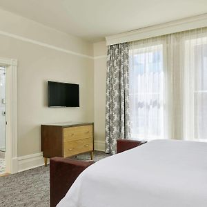 Deluxe Double Room Bath